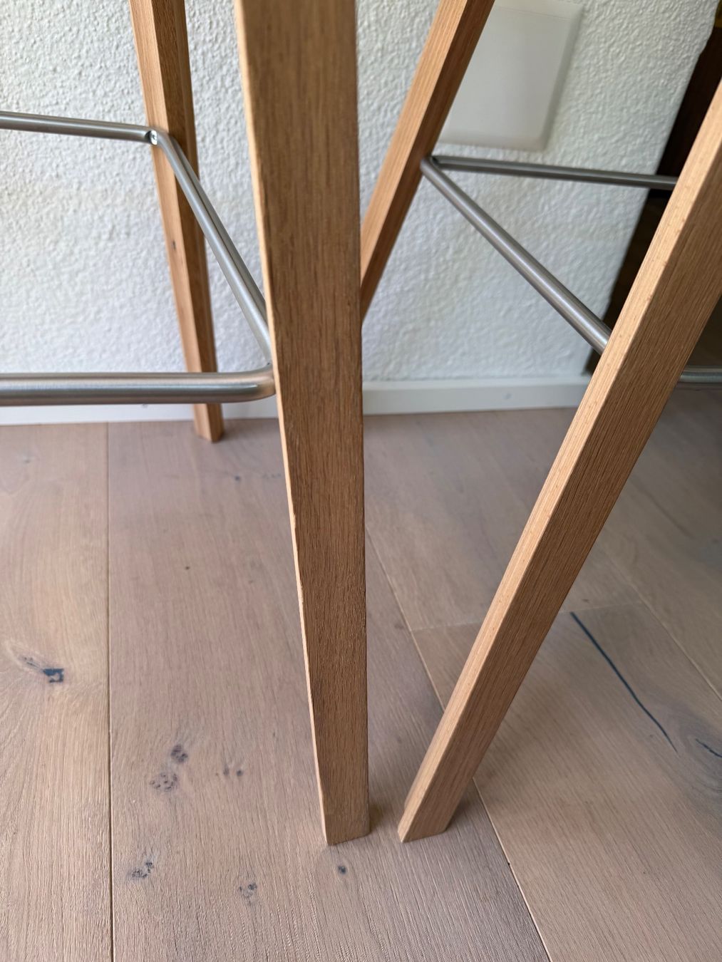 Hay Tabourets: 2x HAY About A Stool AAS 32 Barhocker weiss Eiche Edelstahl – D'occasion à Worb par rushfunk 3