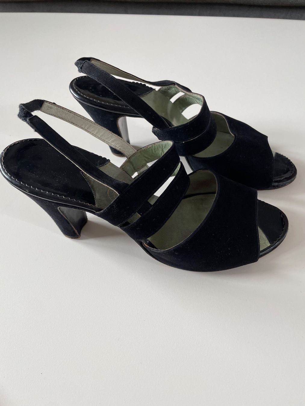 Bally Damenschuhe: Sandaletten, BALLY, Wildleder, schwarz, 37 – Gebraucht aus Zürich von san_z75z