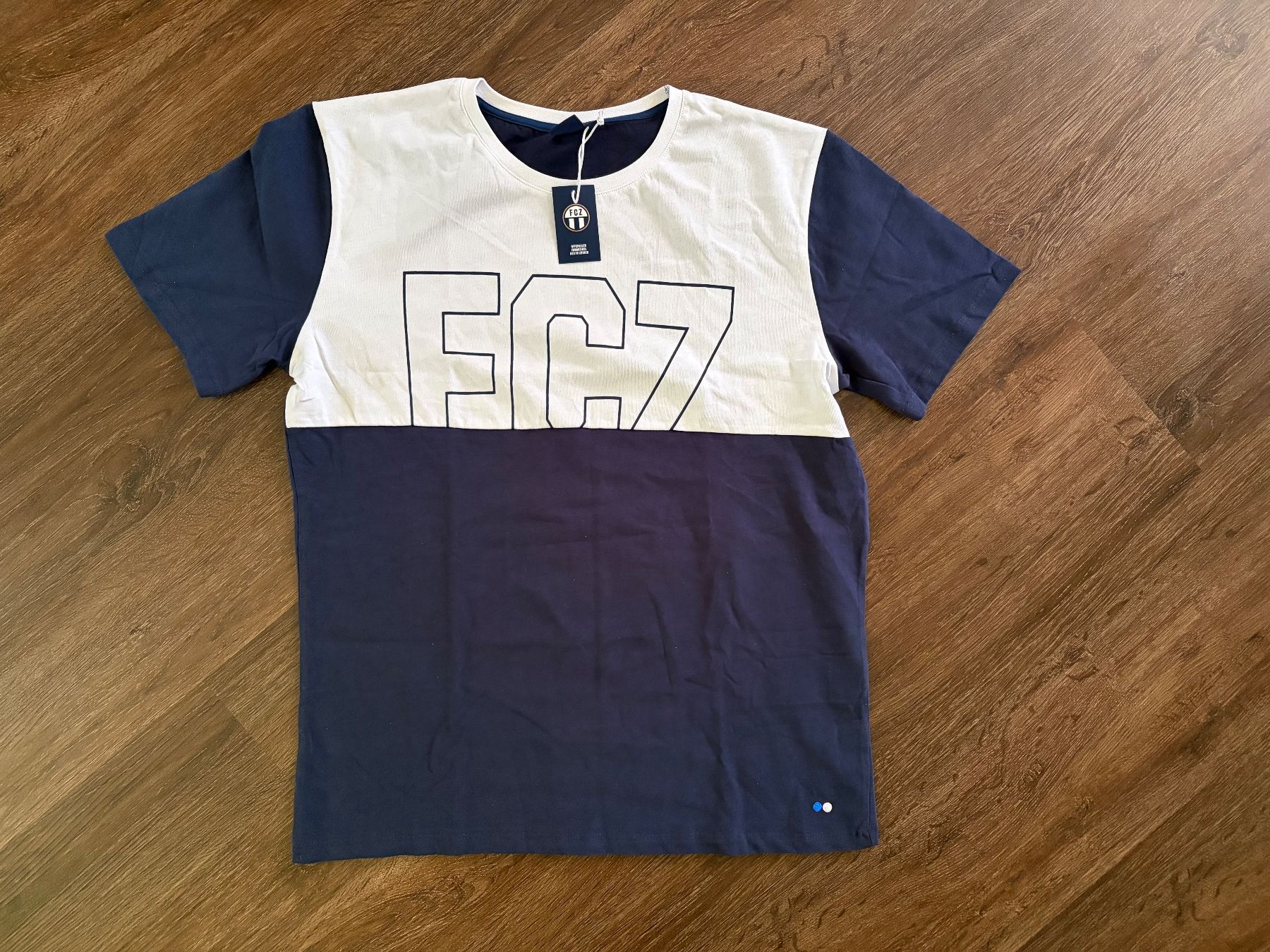 FCZ T-shirt: FC Zürich T-Shirt Gr. L – Nuovo (secondo la descrizione) da Muttenz venduto da bargain_hunter
