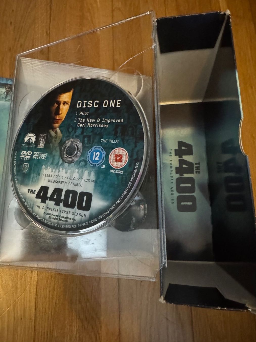 Tutti i DVDs: The 4400 - The Complete Series - DVD Box Set, Top! – Usato da Zuzwil SG venduto da nk_9000 4