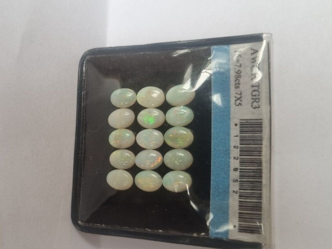 Pietre preziose: Lot de 15 opales taille cabochon – Usato da Cheseaux-sur-Lausanne venduto da 10CHF 1