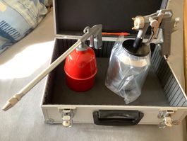 2 Druckluft Farbspritzpistole mit Saugbecher und Koffer, Neu