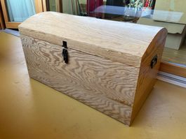 Holztruhe Kiefer furniert