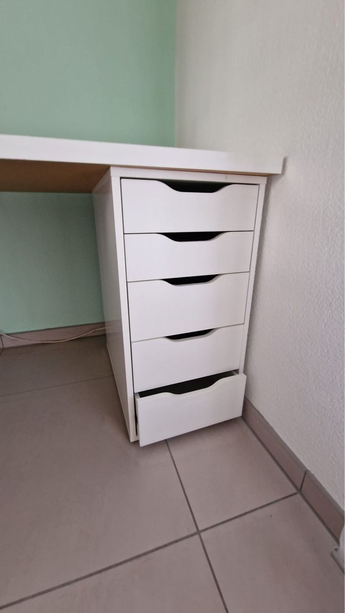 Ikea Schreibtische: Schreibtisch weiss mit Schubladen – Gebraucht aus Wiedlisbach von Sistershop 2