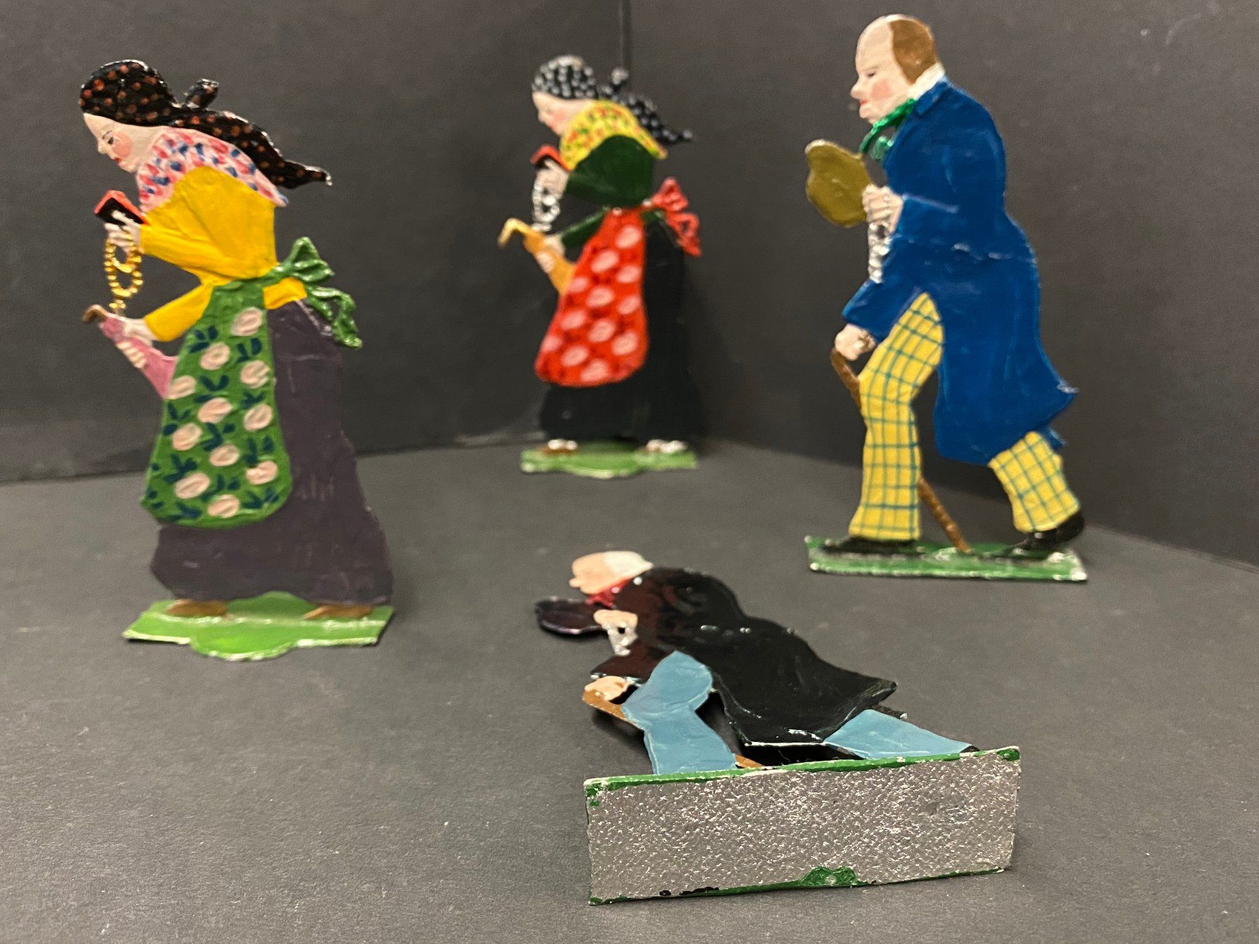 Statuette: Vintage Seltene Flachbleifiguren Set aus Anni Schweizer – Usato da Schaffhausen venduto da vintageville 9
