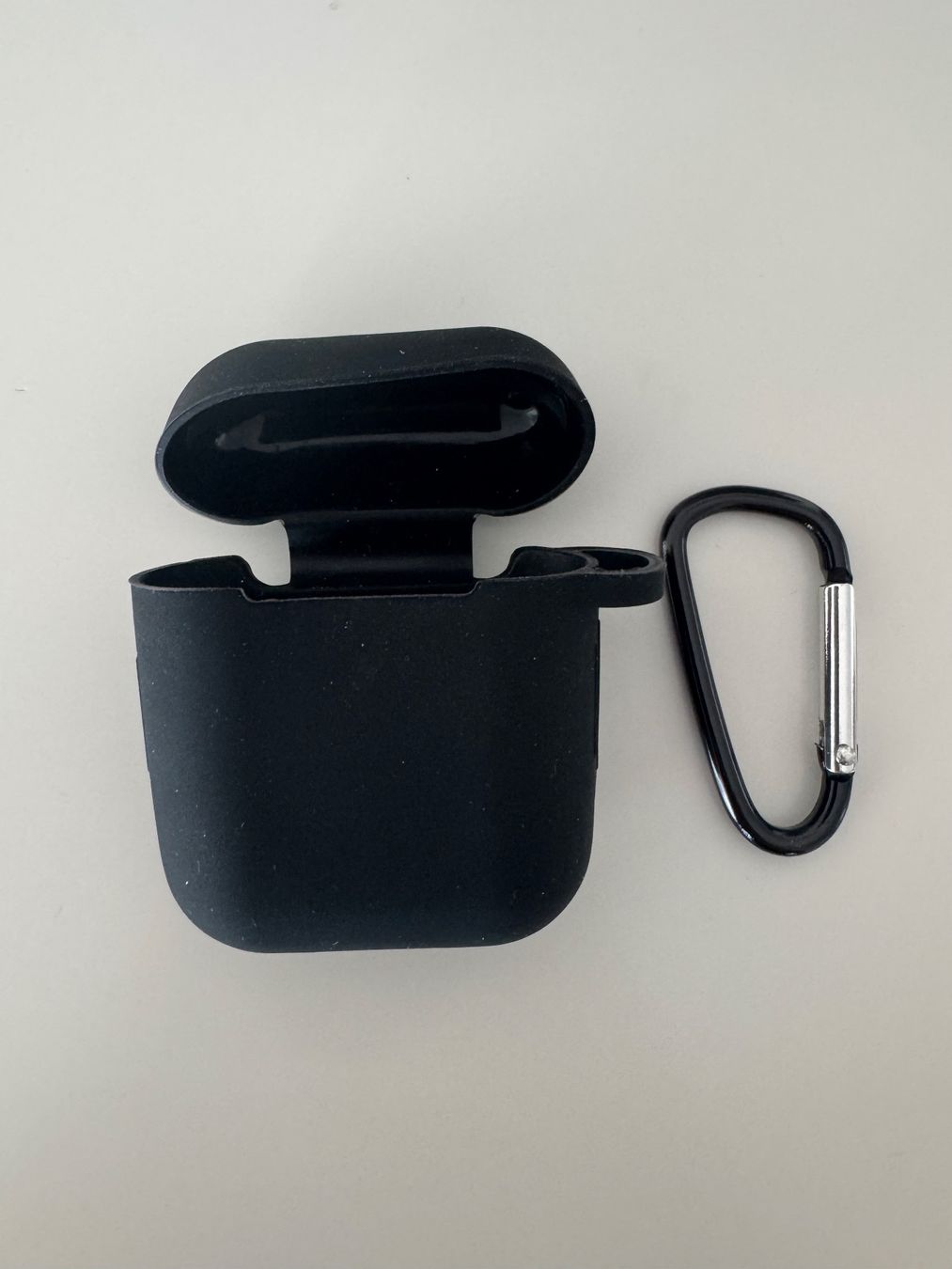 Coques & Protection écran: Airpods Case Silikon – Neuf avec emballage d'origine à Domat/Ems par cowi 1