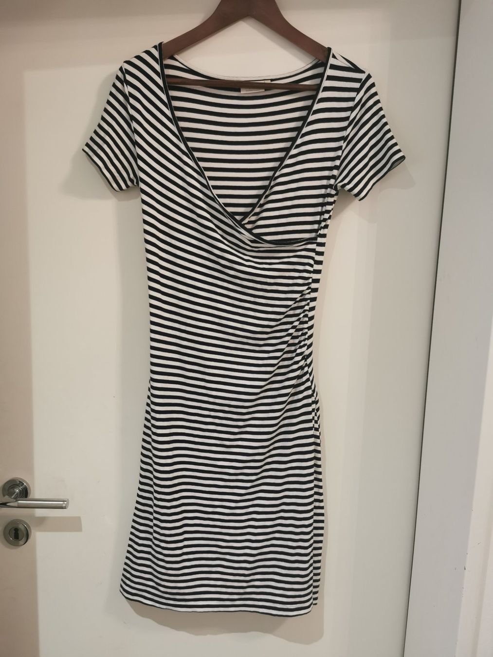 Kleider: KLEID WICKEL-OPTIK, GESTREIFT, GR. S – Neu (gemäss Beschreibung) aus Erlenbach ZH von alisamilana
