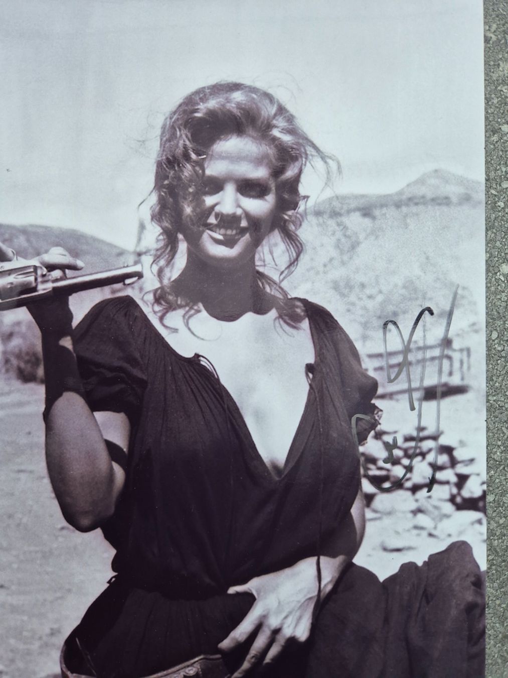 Autografi: Claudia Cardinale Autogramme. – Usato da Oberbuchsiten venduto da laffite54 2