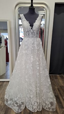 Brautkleid mit Blumenmuster