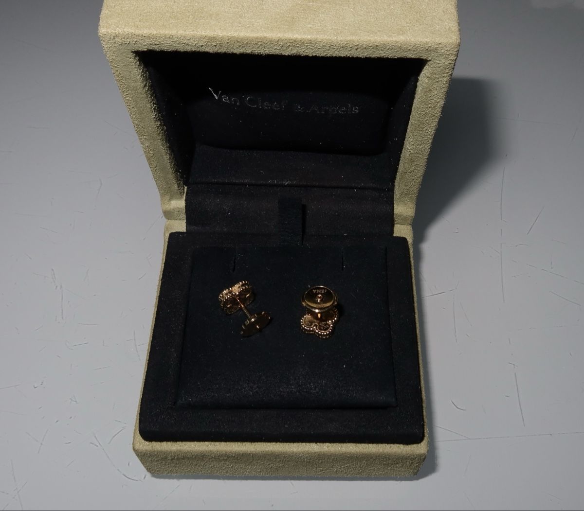 Van Cleef Ketten: Van Cleef & Arpels Set Ohrringe + Halskette  – Neu (gemäss Beschreibung) aus Zürich von su8_29ks 1