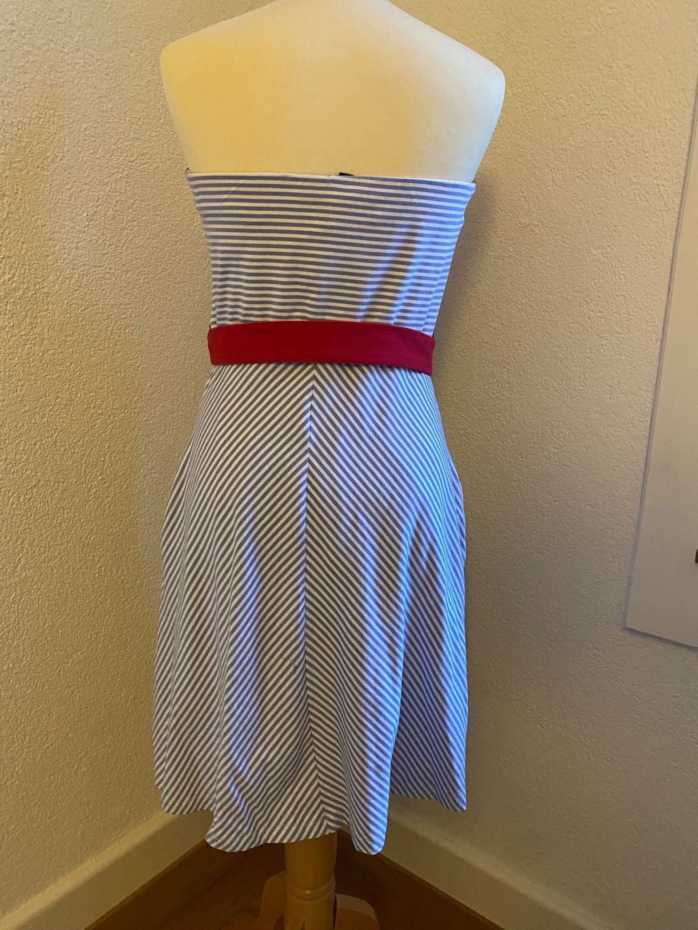Mango Vestiti: Robe bustier retro Mango – Usato da Bern venduto da GabrielleHe 1