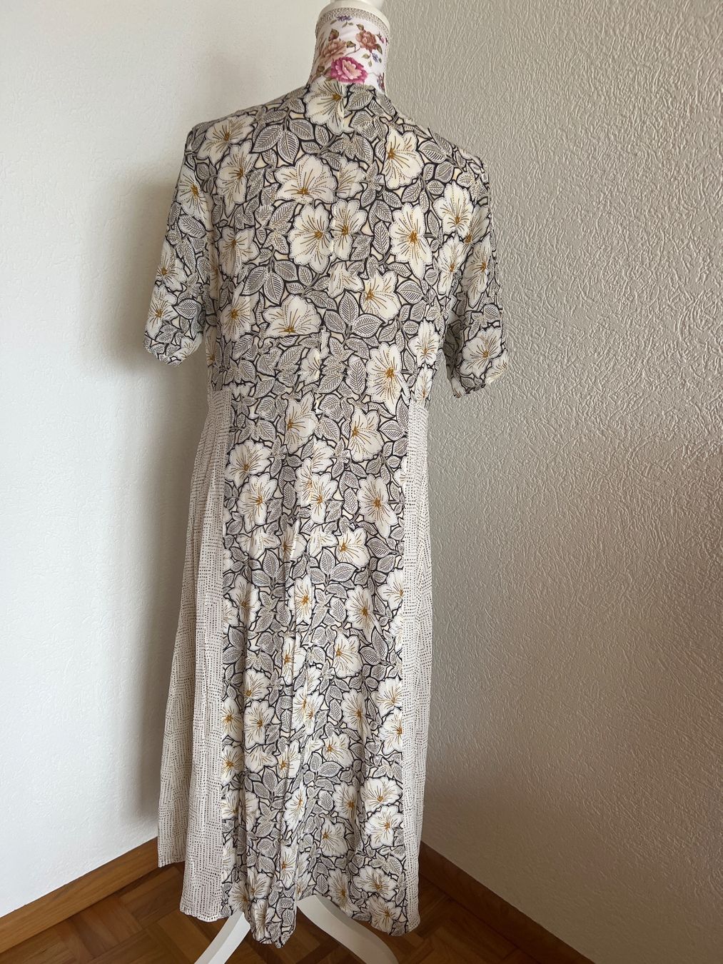 Nile Vestiti: NILE Damenkleid Blumenmuster Gr. L – Usato da Chur venduto da van_hnc6 1