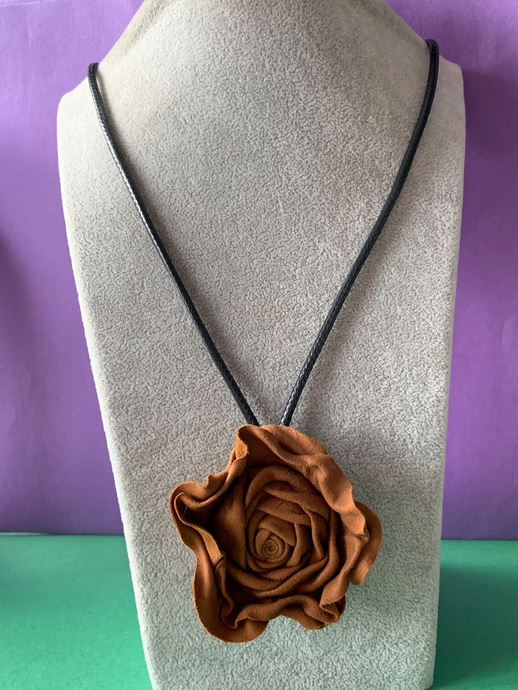 Catenine: Kette Leder-wild ROSE (90cm) – Usato da Laufen venduto da Bellavitaboom