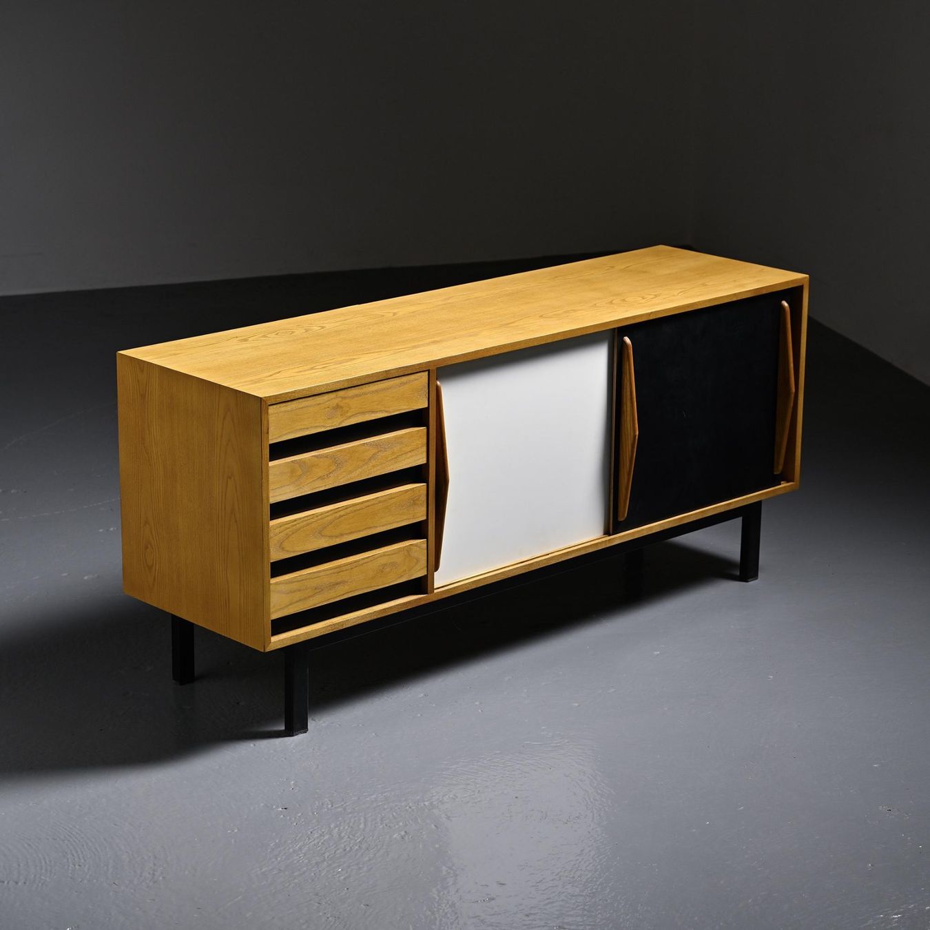 Credenze: Sideboard par Charlotte PERRIAND, édition Steph SIMON  1956 – Usato da VILLEURBANNE venduto da PATEREDELAGANDOUZE