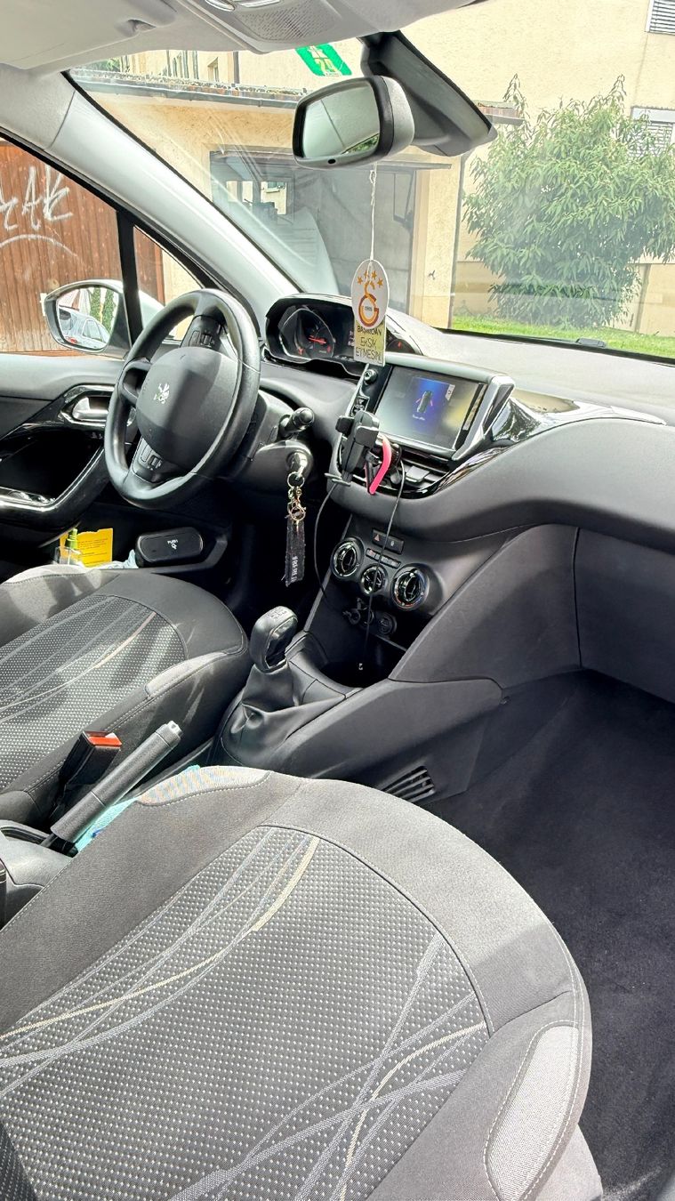 Peugeot Autos: Peugot 208 – D'occasion à Zürich par Barbaros.gkz 6