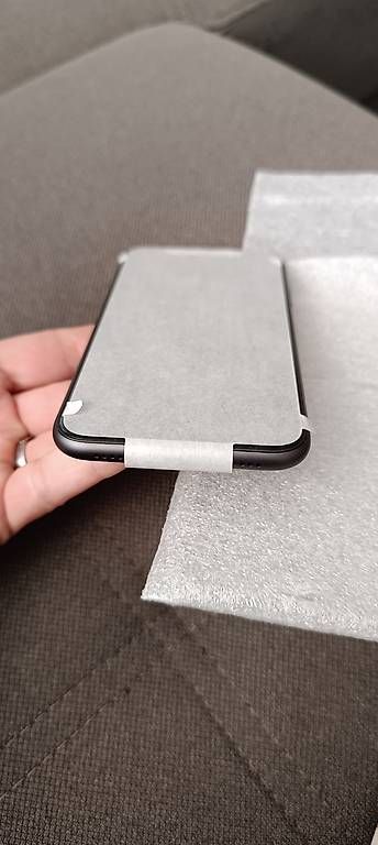 Portables: iphone 11 128GB schwarz, neu – D'occasion à Zürich par Nara83 1