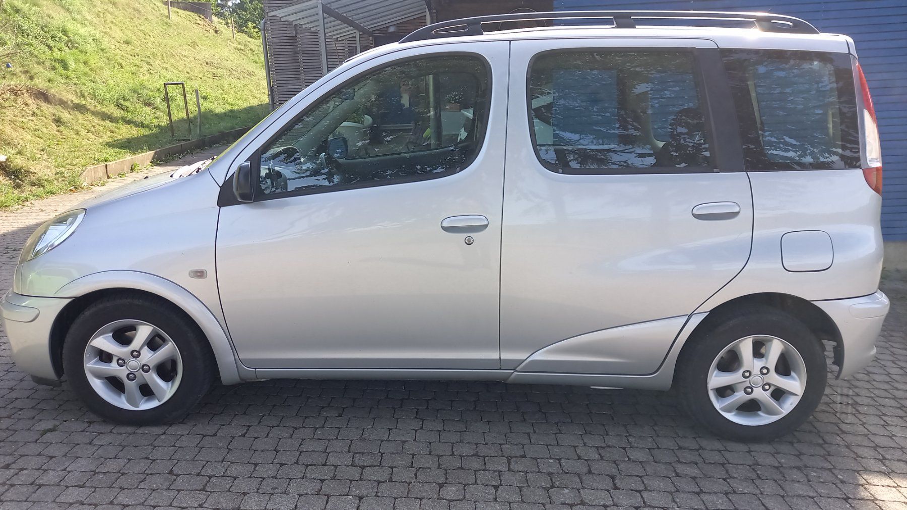 Toyota Autos: YarisVerso 1.5 ab Platz – D'occasion à Hergiswil LU par Granada67 1
