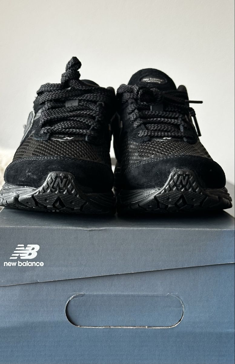 Scarpe da uomo: New Balance 2002R Black – Nuovo e nell'imballaggio originale da Biel/Bienne venduto da Akwawini 2