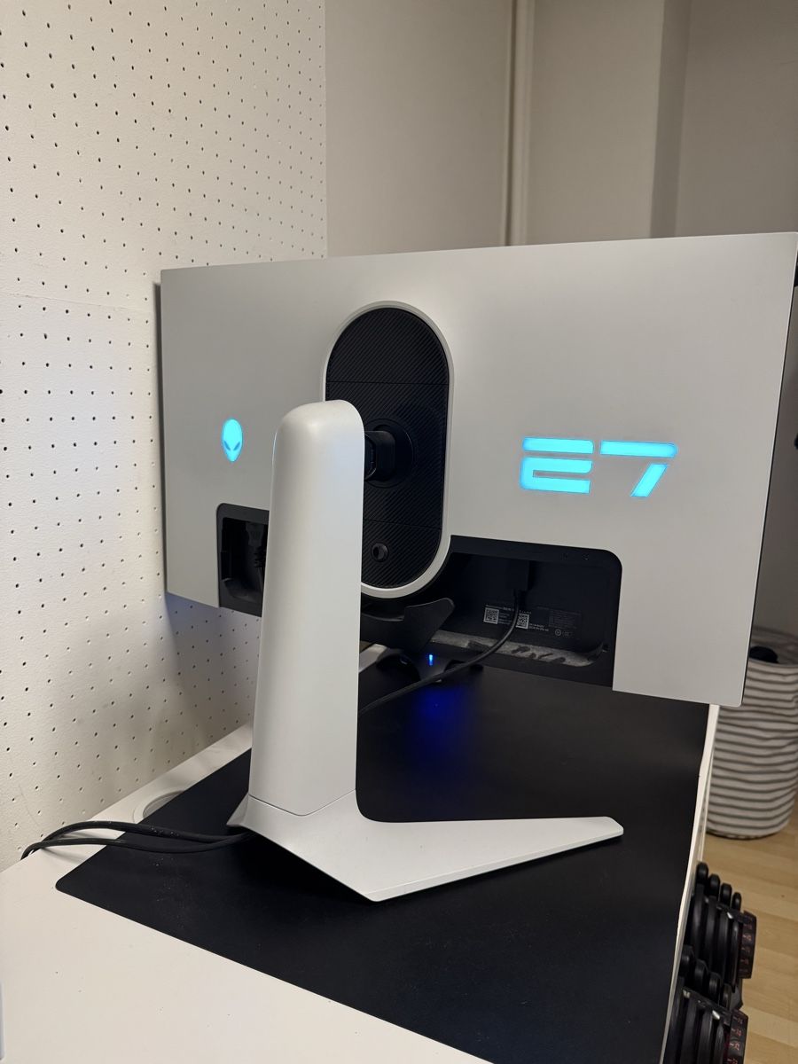 Monitor: Alienware AW2723DF + ps5 + 2x ps5 Controler + headset – Usato da Adliswil venduto da she_y2gv 1