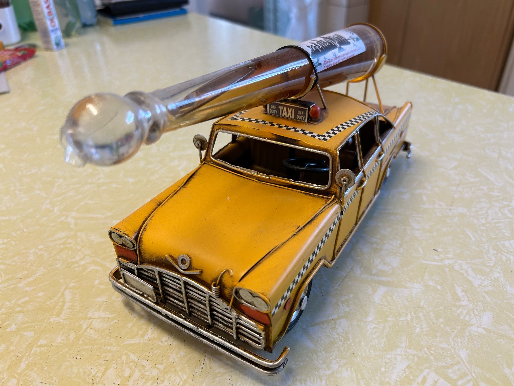 Tutte le decorazioni: Checker Taxi  mit Whisky Flasche – Usato da Kleindöttingen venduto da Demon4