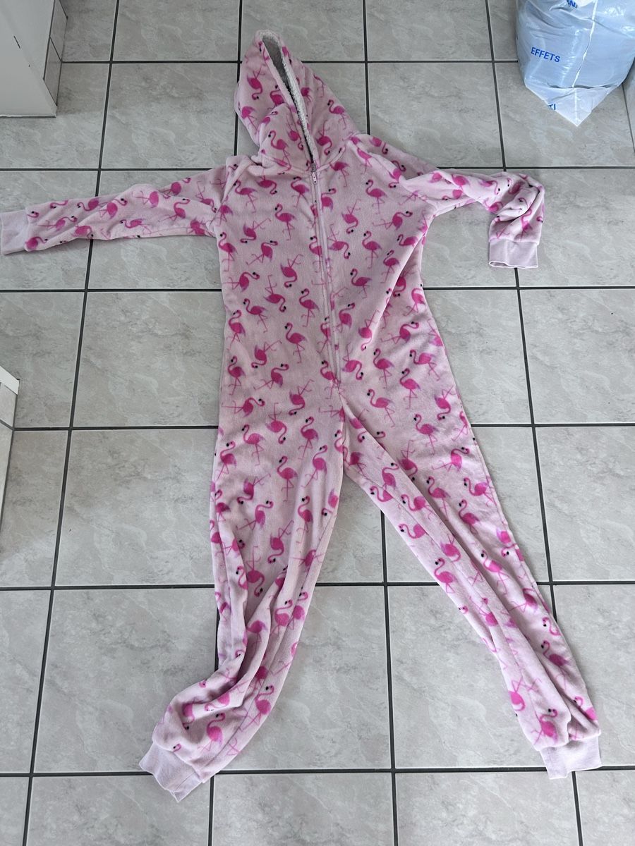 Tute: Onesie – Usato da Düdingen venduto da Sarindlibindli