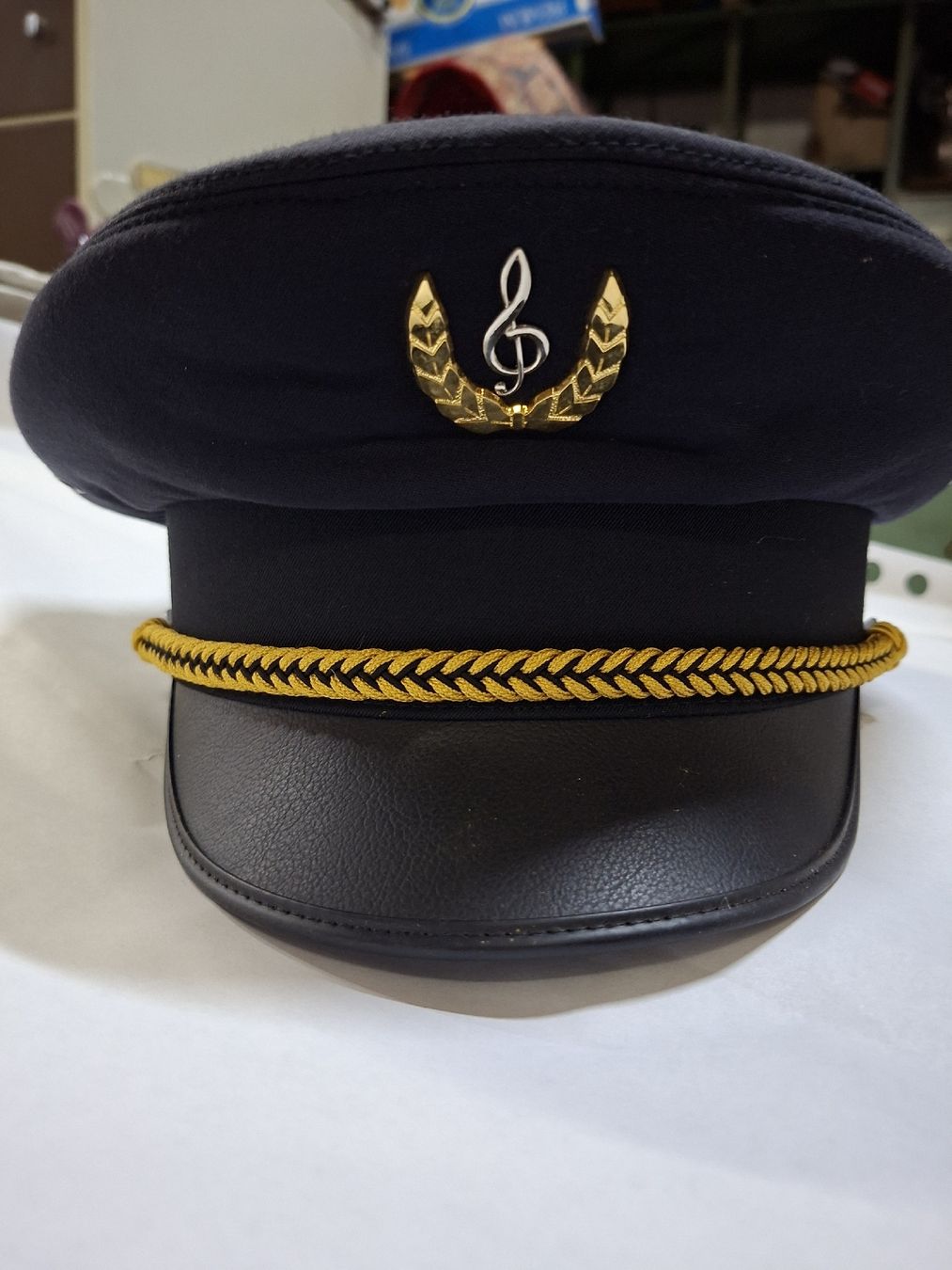 Uniformes: Original Schweizer Polizeimusik Uniformmütze Bern – D'occasion à Grossdietwil par mahsoumi