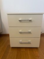 2 Rollbare Nachttische