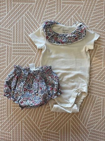 H&M Adorables Baby Set aus Body und Hose mit Rüschen, Gr 68