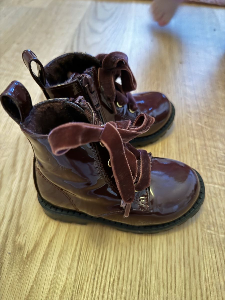 Scarpe per ragazze: Süsse Mädchen Lack-Boots Gr. 21 Herbst/Winter – Nuovo (secondo la descrizione) da niederhasli venduto da gwe_8l5q