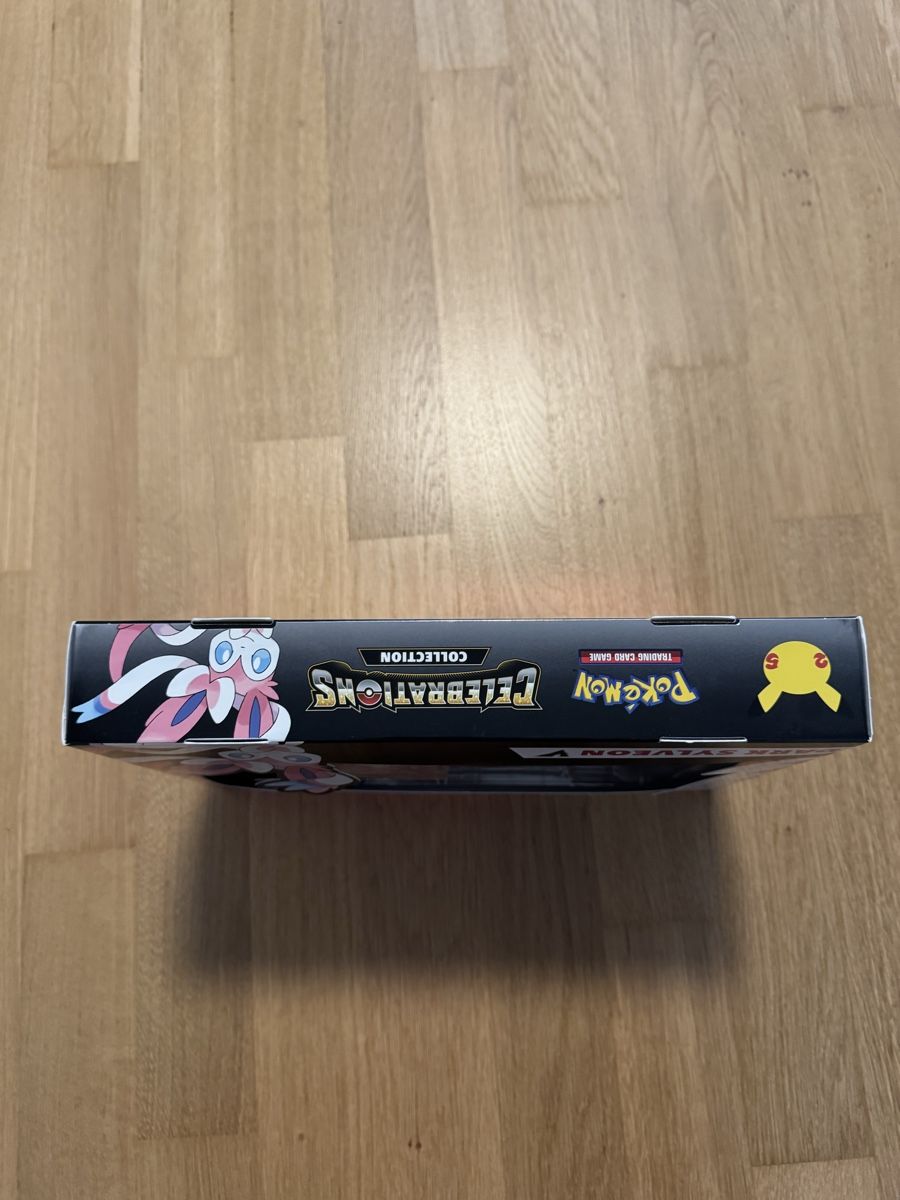 Pokémon Sammelbilder & Trading cards: Pokemon Celebrations Dark Sylveon Box – Neu und originalverpackt aus Ennetbaden von ste_w9z6 3