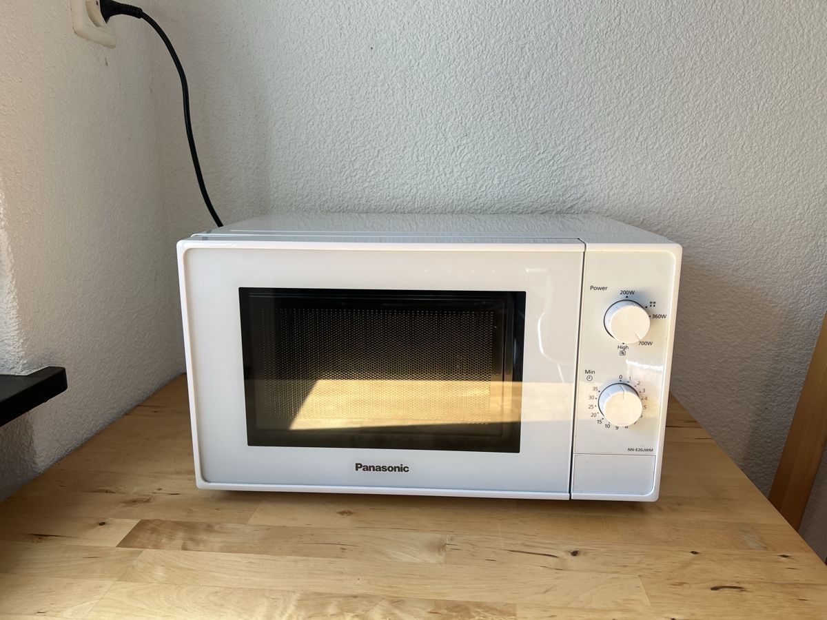 Elettrodomestici da cucina: Panasonic Microwave NN-E20JWM – Usato da Zürich venduto da far_2zpy 2