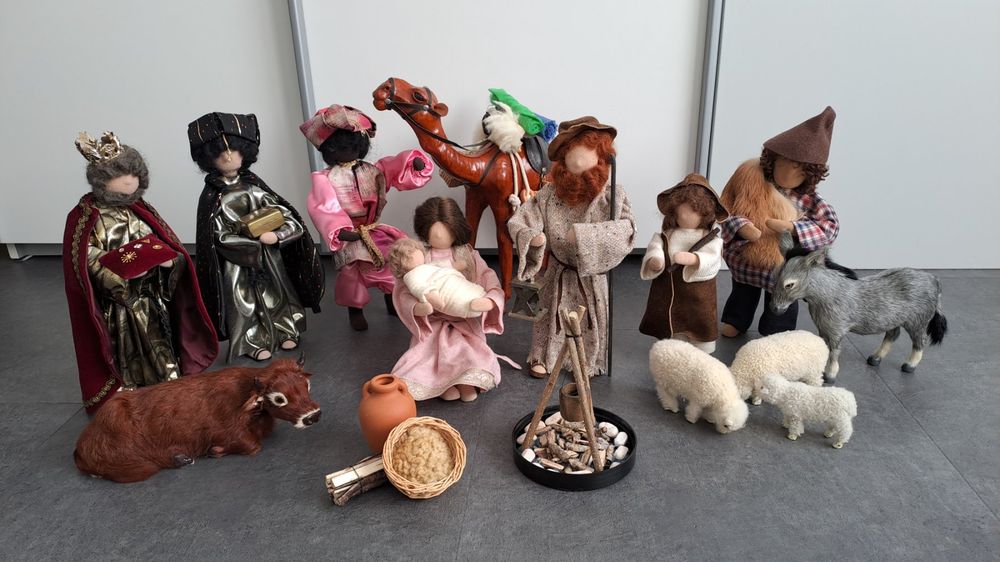 Krippenfigur Esel Von Delprado, Serie 11 Cm – Handgefertigt Aus Harz & Alabasterpulver Für Die Weihnachtskrippe