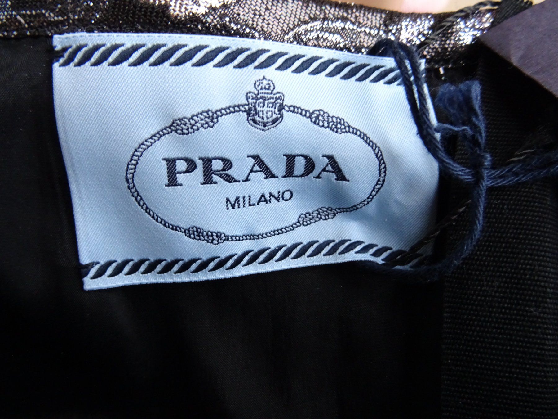 Prada Vestiti: PRADA Originale e Nuovo! bellissimo abito taglia 44IT – Nuovo e nell'imballaggio originale da Cadempino venduto da vis_lpp9 7
