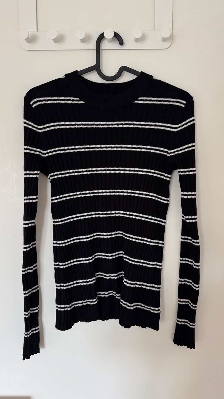 H&M Pulls & Sweat-shirts: Damen Pullover H&M gestreift schwarz weiss Grösse S – D'occasion à Luzern par Ecila007