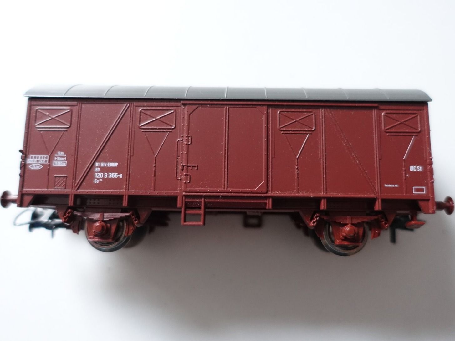 Roco Modellini di ferrovie: ROCO 120 3 366 gedeckter Güterwagen – Usato da Wallbach venduto da Sarrows 2