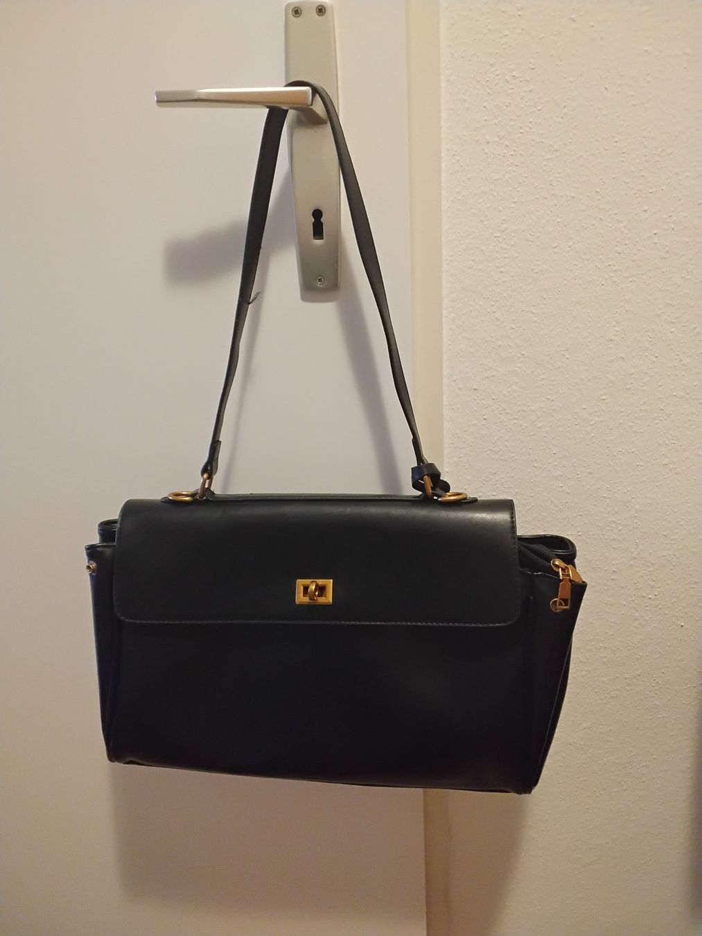 Borse da donna: Sac à main élégant noir neuf – Nuovo e nell'imballaggio originale da Chêne-Bourg venduto da Fio994