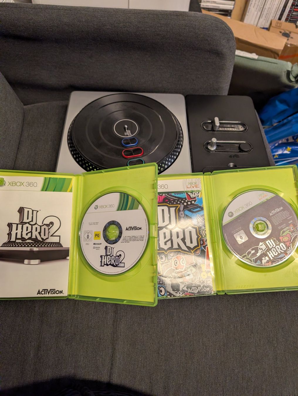 Giochi: Bundle Dj Hero + Dj hero 2 e Turntable Microsoft Xbox 360 – Usato da Giubiasco venduto da Tici__nerd_Giubiasco 1
