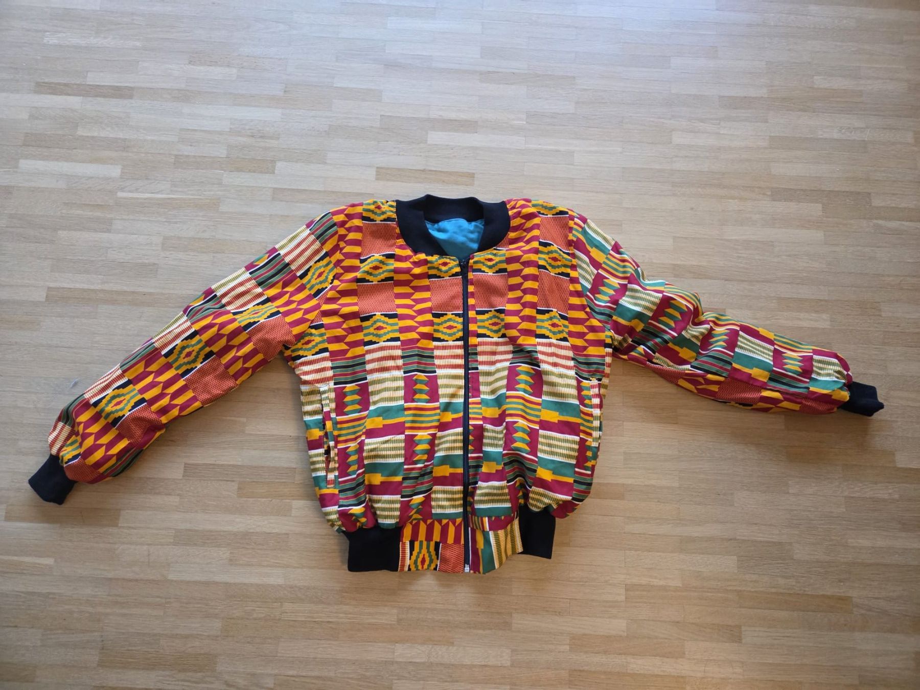Giacche: Schöne Jacke mit Afrikanischem Print – Usato da Kriens venduto da Na_Ro
