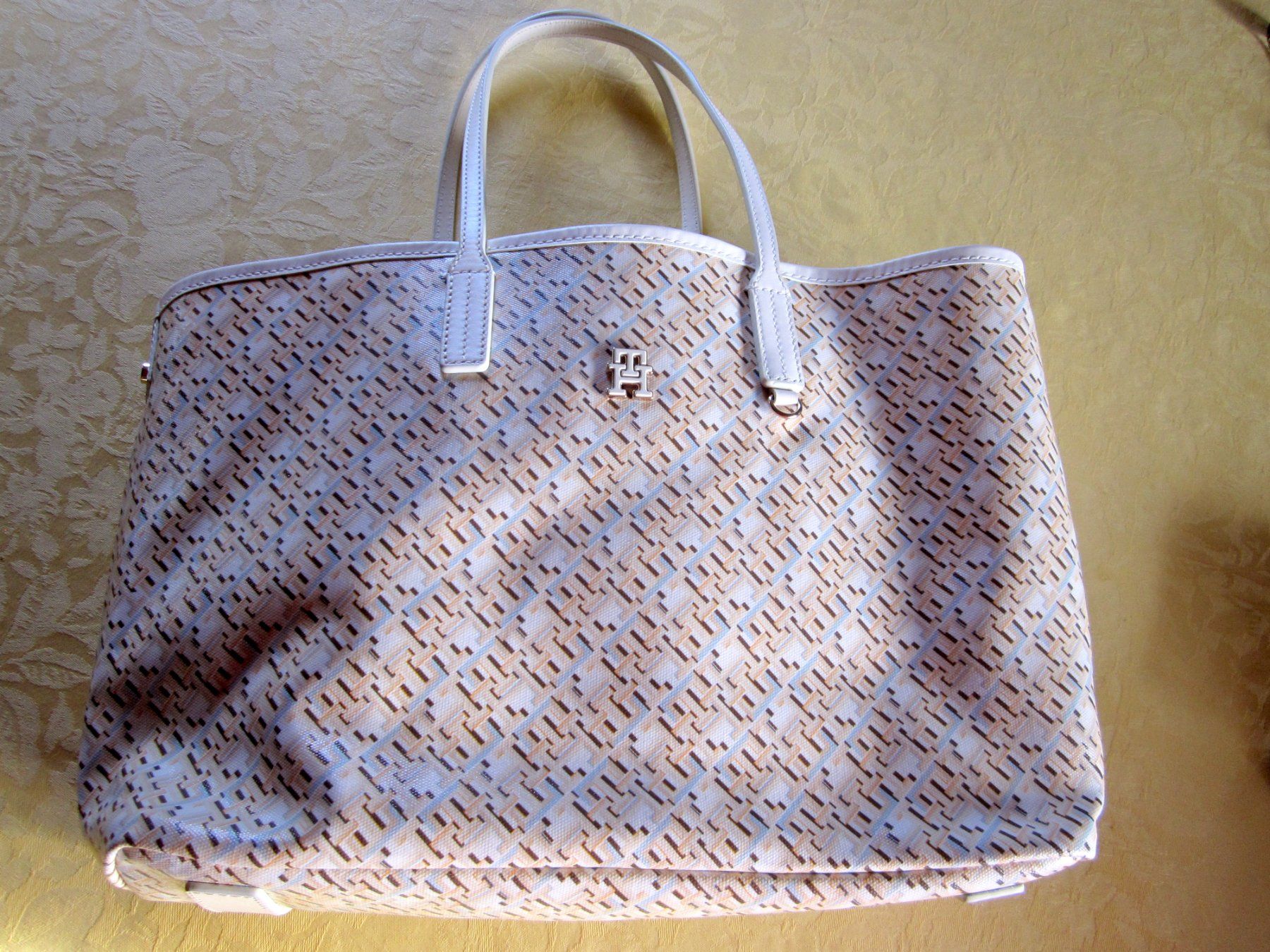 Tommy Hilfiger Taschen für Damen: Damen-Tasche von Tommy Hilfiger – Gebraucht aus Binningen von fel_8mgn