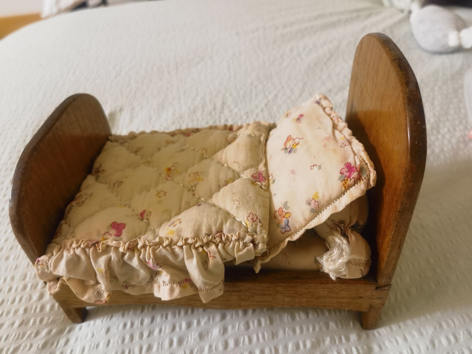 Giocattoli: Lit de poupée ancien, 21x14  – Usato da Genève venduto da Carbini