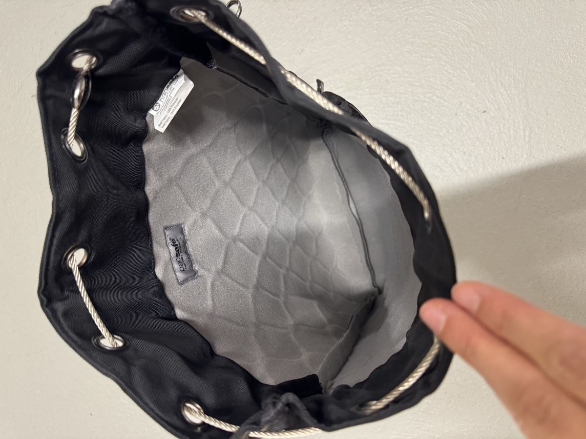 Pacsafe Sacs: Pacsafe Tasche schwarz – Neuf (Voir description) à Stäfa par Kat_25 2