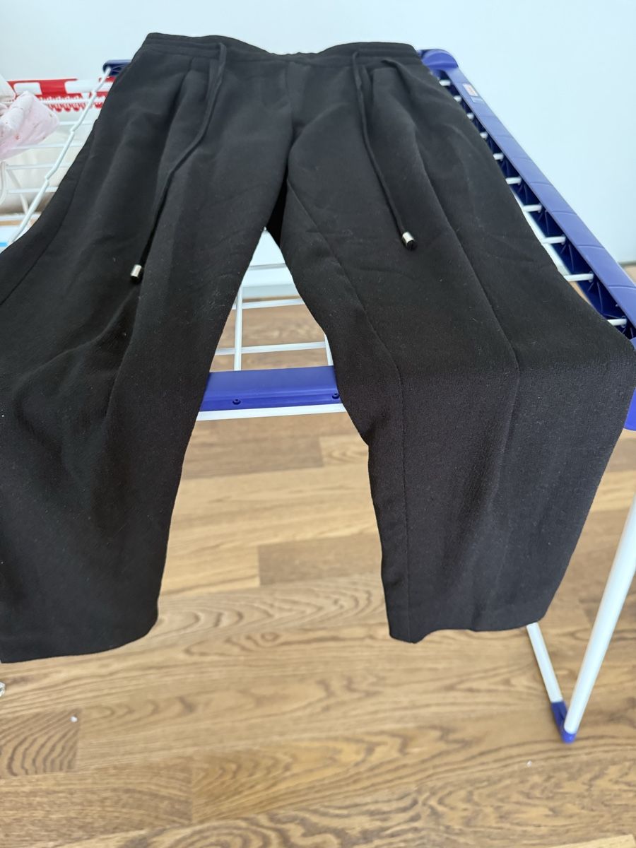 Pantaloni: Stoffhose Grösse 36 schwarz – Usato da Zürich venduto da bia_6kmj 1