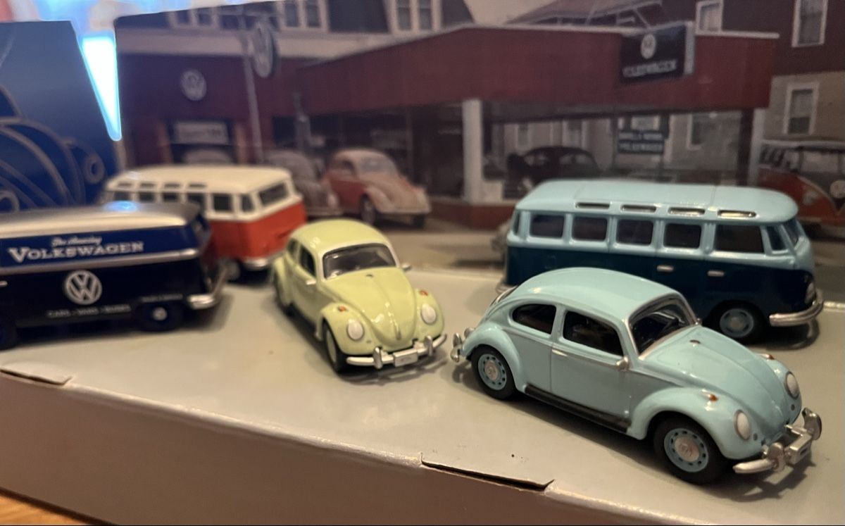 Greenlight Modellini d'auto: VW Bus Set 1:64 von Greenlight Motor World – Nuovo (secondo la descrizione) da Bern venduto da hispano74 1