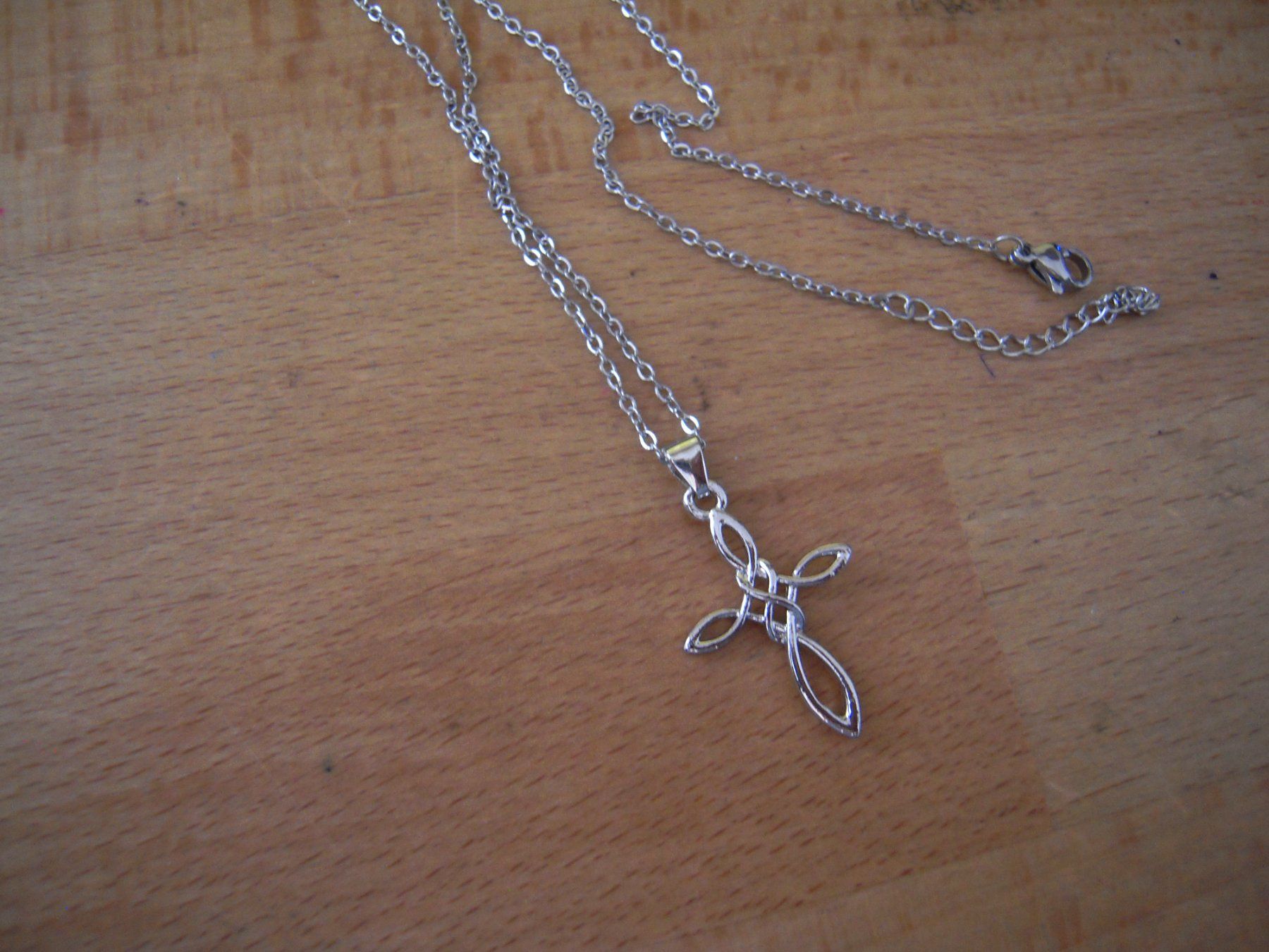 Ketten: Kette mit keltischem Kreuz – Neu (gemäss Beschreibung) aus Uzwil von visions77