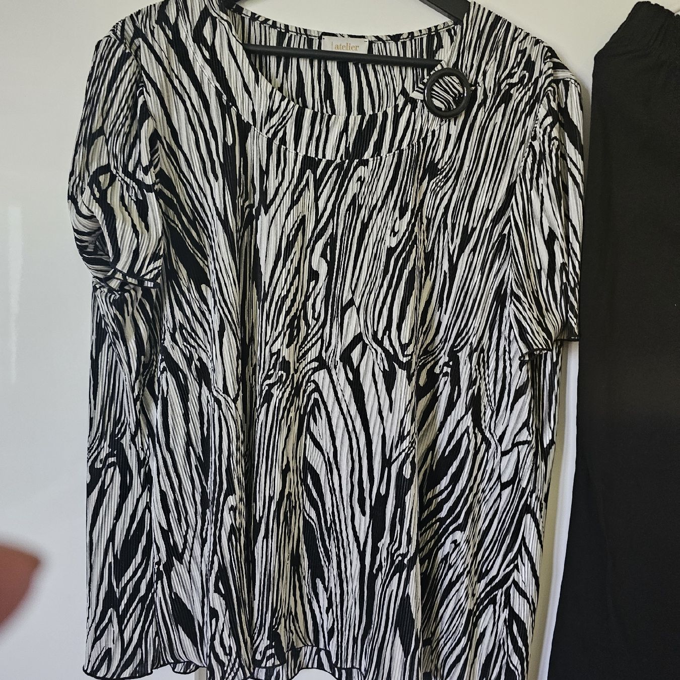 Lotti di vestiti: Damen Set  gemustert Hose schwarz 2-teil46 – Usato da wolfhalden venduto da 46464646 1