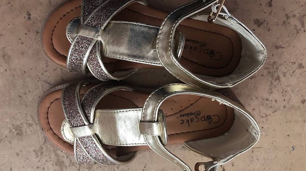 Scarpe per ragazze: Mädchen Sandalen Grösse 25 – Usato da Regensdorf venduto da Piritatti 4