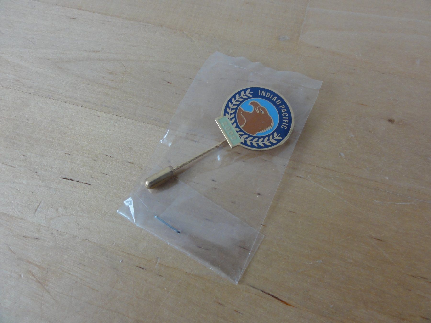 Placchette & Badge: EISENBAHN PIN "Indian Pacific 2002" Australische Eisenbahn – Nuovo e nell'imballaggio originale da zürich venduto da Goldimmund 2