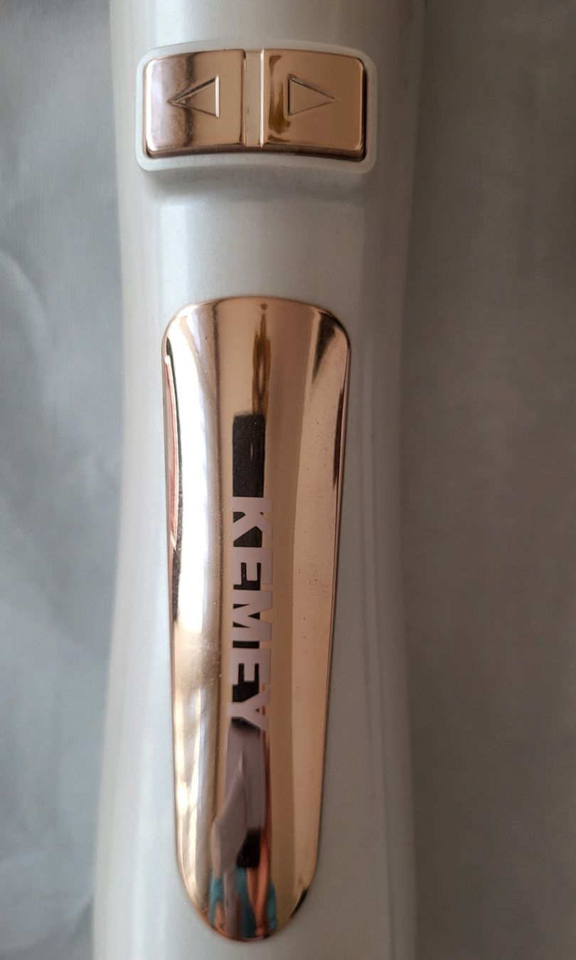 Altro per la cura dei capelli: Peigne électronique – Nuovo (secondo la descrizione) da Fribourg venduto da VictoriaShop7 3