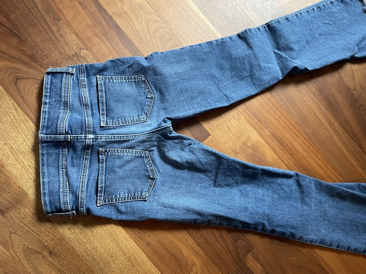 H&M Pantaloni: Jeans H&M Flared Leg Grösse 140 – Usato da Fehraltorf venduto da Nadja0205 1