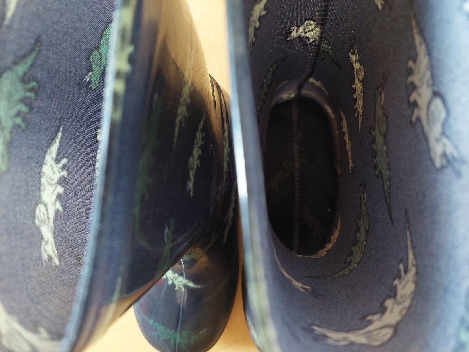 Scarpe per ragazzi: Gummistiefel, Kinder Gr. 28, Dinosauriermuster – Usato da Zürich venduto da Paola_O 2